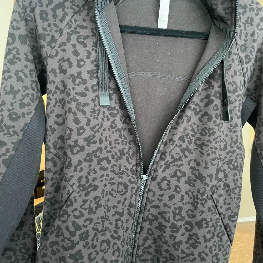 Athleta black/gray cheetah print hoodie * like NEW* - Picture 4 of 4